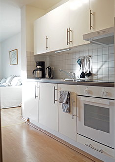 Ferienwohnung Warnemünde: Voll ausgestattete Mini-Küche Bild von der Küche der Ferienwohnung Warnemünde